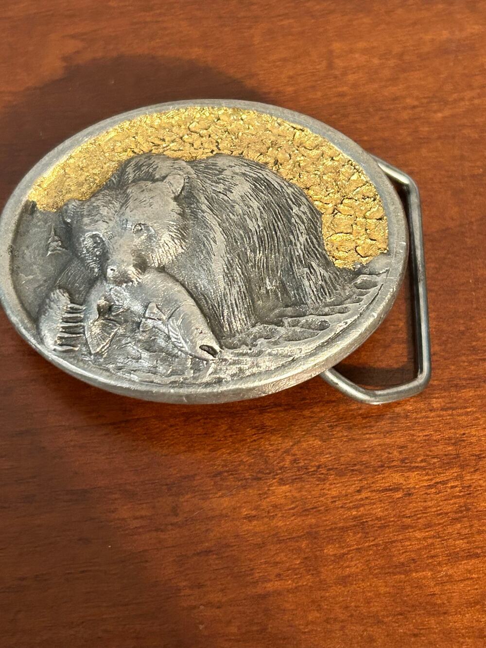 Vintage 1983 Siskiyou Bear Catching Salmon Belt Buckle F-15 Silver Gold Tone